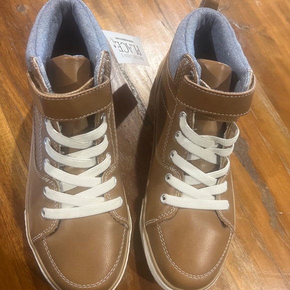 The Children’s Place boys hightop shoes. - Picture 2 of 2